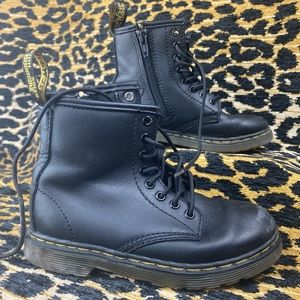 Dr.Martens Delaney boots Youth size 11 unisex